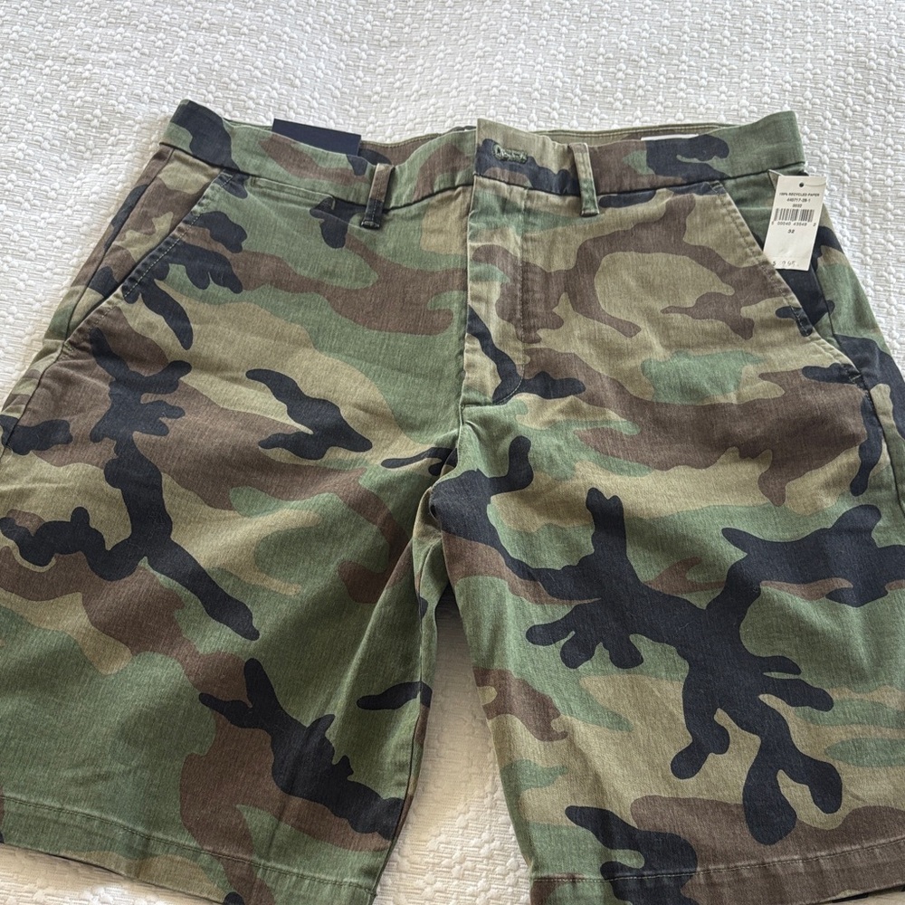 GAP Men's Green Camouflage Cargo Shorts
